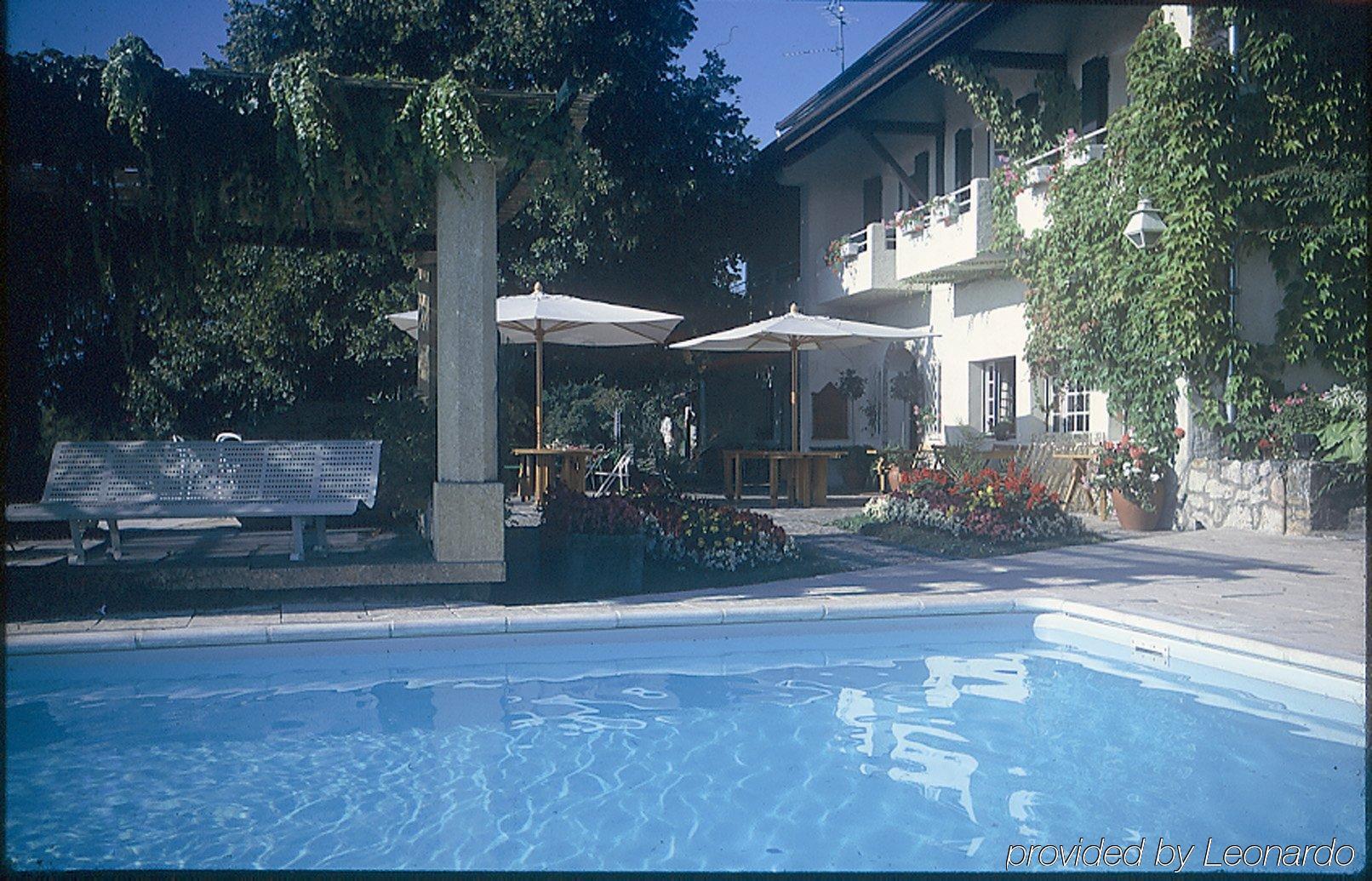 Auberge Des Chasseurs Echenevex Luaran gambar