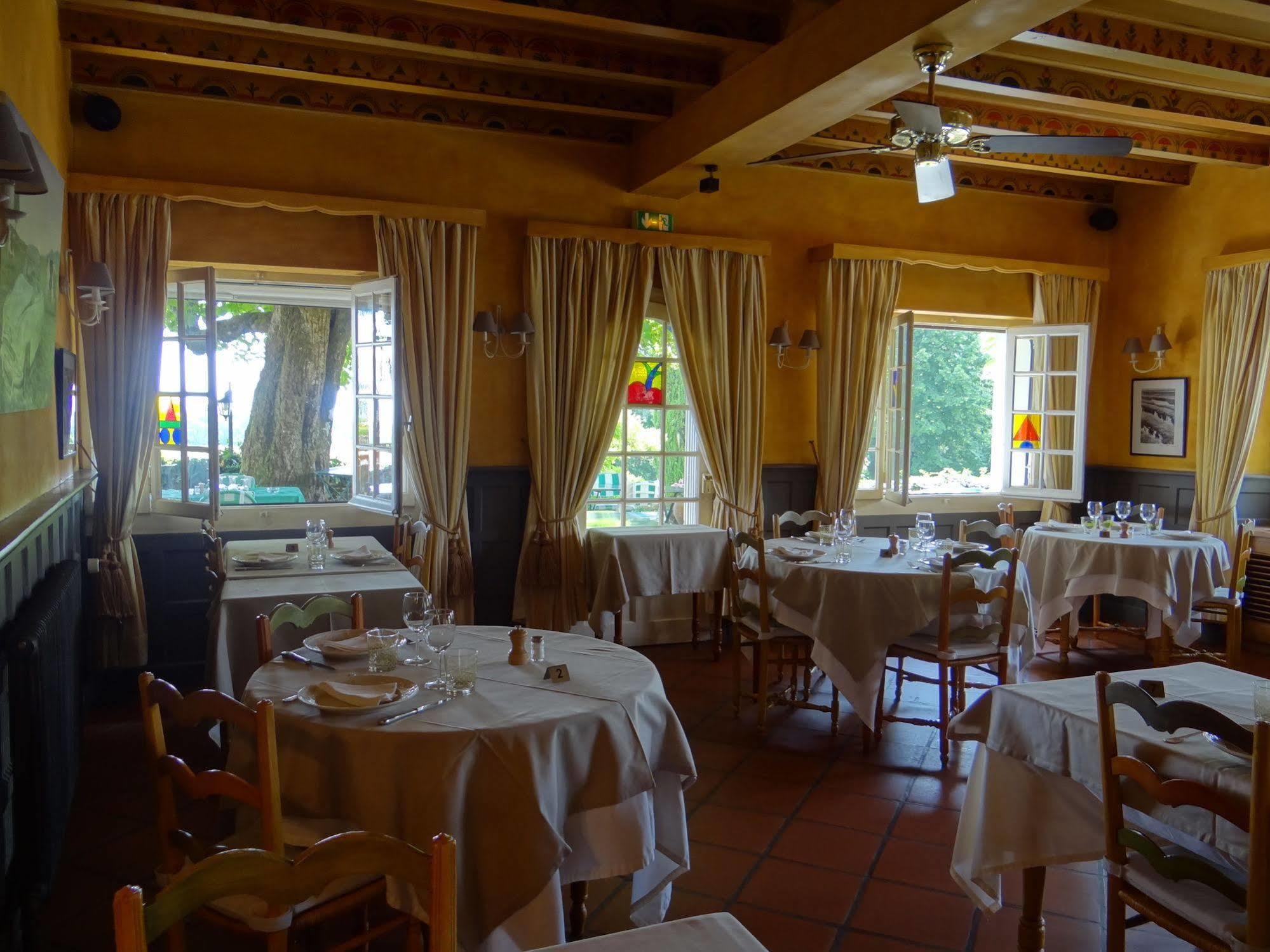 Auberge Des Chasseurs Echenevex Luaran gambar