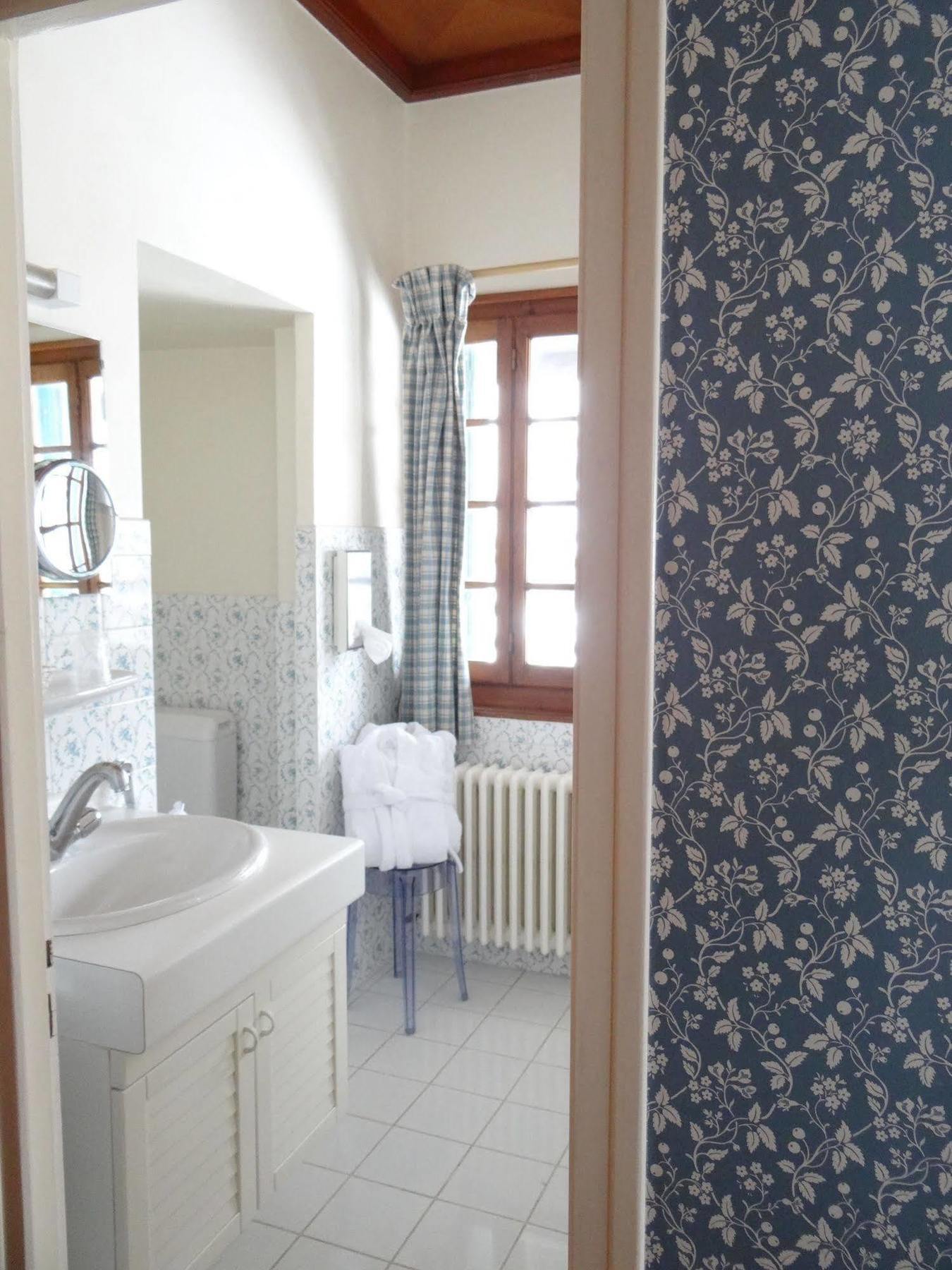 Auberge Des Chasseurs Echenevex Luaran gambar
